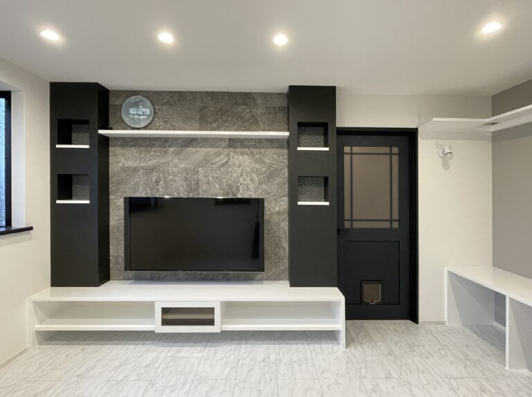 リビングと玄関ドアをモダンデザインに改修工事～☆